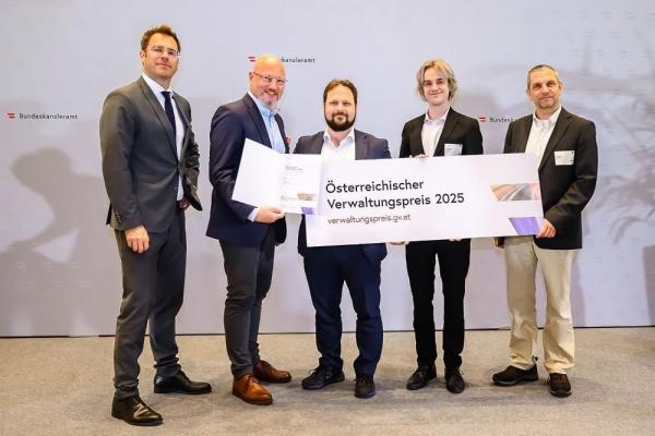 v.l.n.r.: Sektionsleiter Andreas Buchta-Kadanka (BKA), Gruppenleiter Martin Bauer, Projektleiter Robert Schrenk, Software Architekt Christoph Kunerth, Datenschutzbeauftragter Thomas Menzel (Fotocredit Marko Kovic)