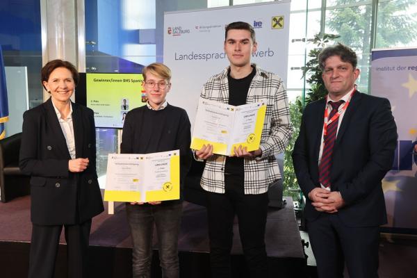 Spanisch: 1. Platz (Joshua Miksa, BHAK1 Salzburg) und 2. Platz (Patrick Graf, BHAK Hallein) ©Franz Neumayr